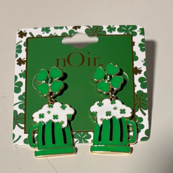 nOir Shamrock/4 leaf clover post earrings, dangling beer mugs, St. Patrick's Day - Picture 1 of 1